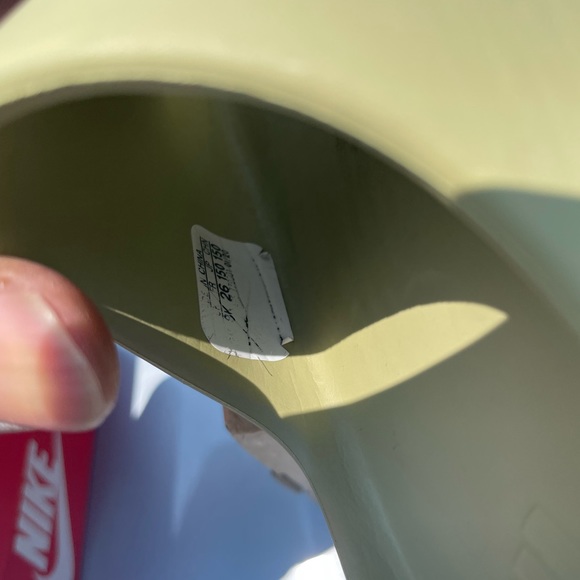 Yeezy slides size 8k toddler - Picture 6 of 6